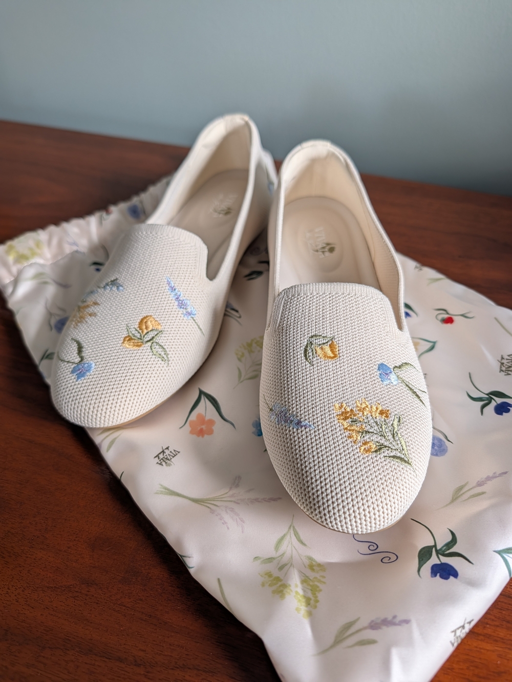 Vivaia Cream Loafers Size 7
